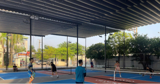 Mái hiên che sân thể dục chắc chắn, dễ lắp đặt ngoài trời