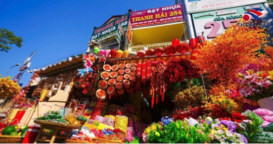 Mua phụ kiện trang trí Tết 2026 ở đâu đẹp, giá tốt?