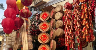 Phụ kiện trang trí Tết 2026: Đèn lồng & bao lì xì nổi bật